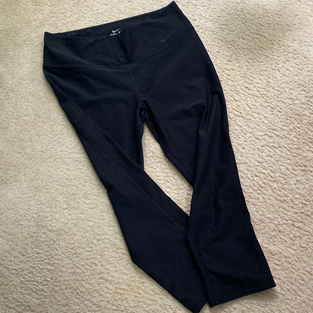 Nike active wear leggings with back zipper pocket
